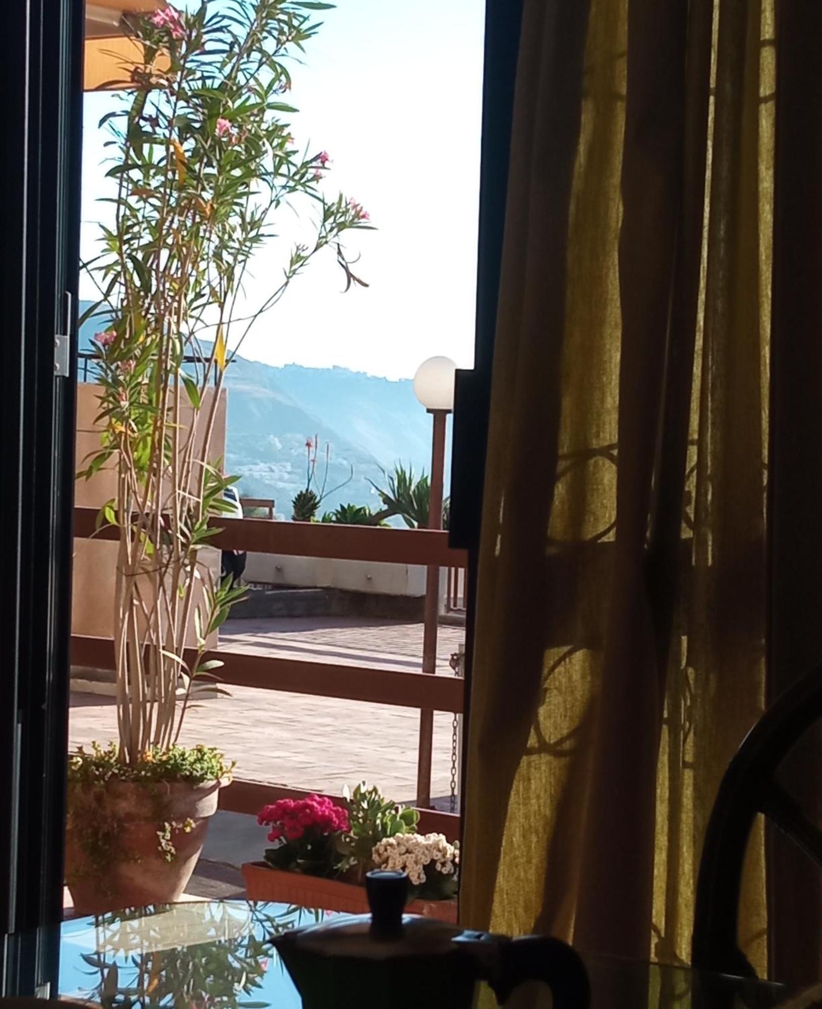 Mara'S House, 10 Minuti A Piedi Dal Centro, Parcheggio Privato טאורמינה מראה חיצוני תמונה